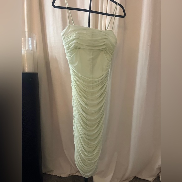 Aritzia Babaton Luxor Dress Size 8 Green Ruched Mesh Mini Adjustable Straps - Picture 2 of 3